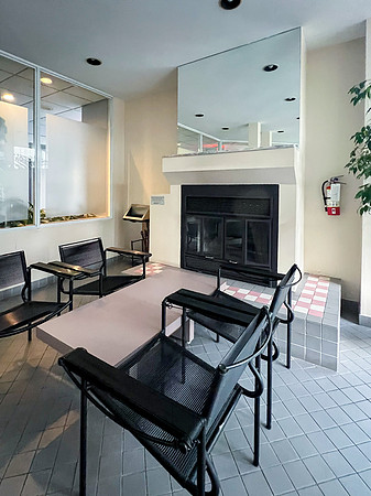 Lounge next to hot tub